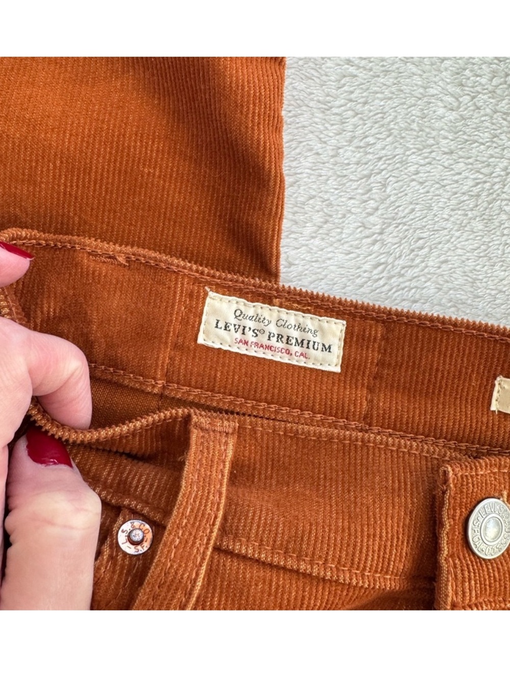 Levi's Premium Ribcage Flare
Corduroy Pants Rust Orange Size
26 High Rise - Picture 6 of 10